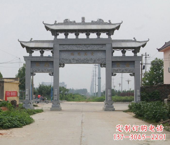 辽阳农村三门石牌坊