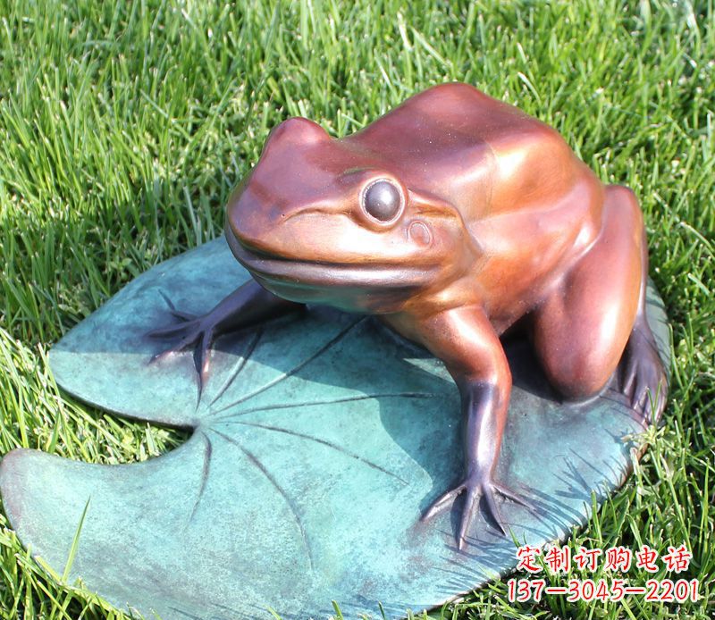 辽阳复古古典之美,荷叶青蛙雕塑