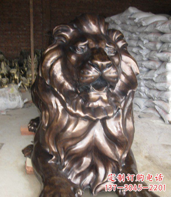 辽阳静静躺在你身边,西洋狮子铜雕塑给你精致的拥抱