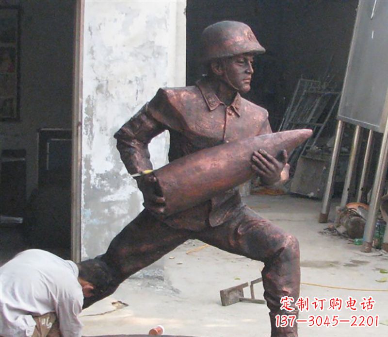 辽阳铜雕炮弹战士,象征勇气和决心