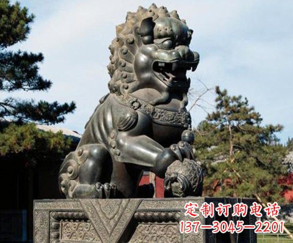 辽阳完美融合中西文化的铜狮子雕塑