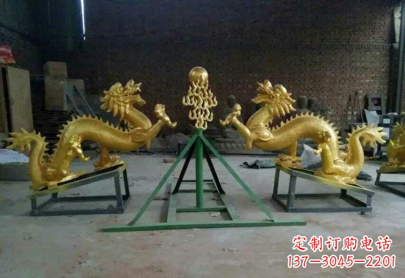 辽阳漆金双龙戏珠铜雕