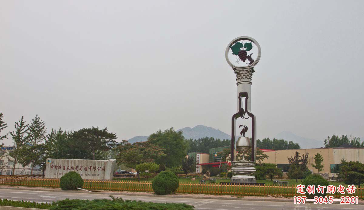 辽阳企业不锈钢葡萄酒瓶和高脚杯雕塑