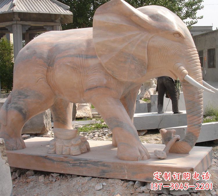 辽阳华贵雅致的大象雕塑