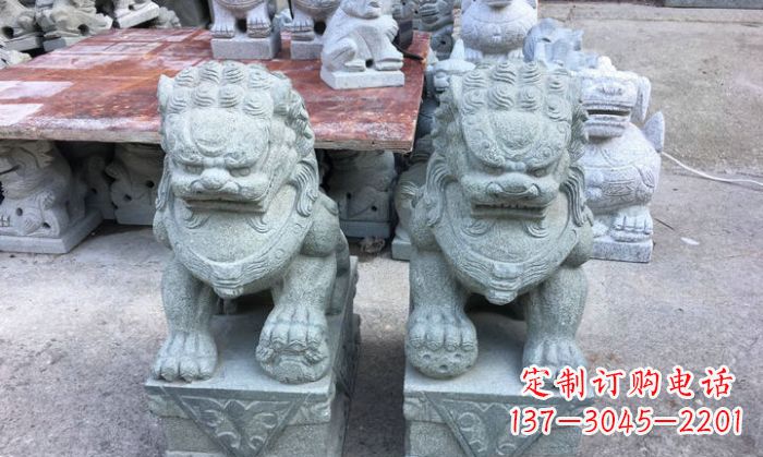 辽阳青石踩球狮子看门石雕,精致雕塑令门口更加精彩