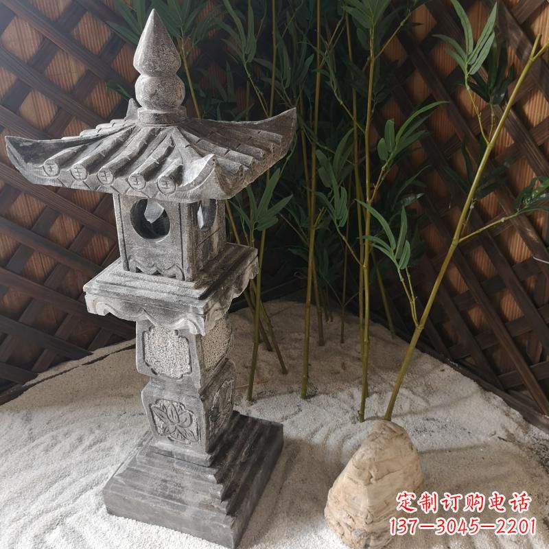 辽阳青石仿古灯笼雕塑是由中领雕塑定制的经典雕…