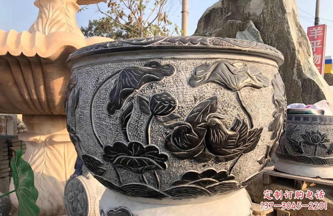 辽阳荷花浮雕鱼缸雕塑,让空间更加生机勃勃