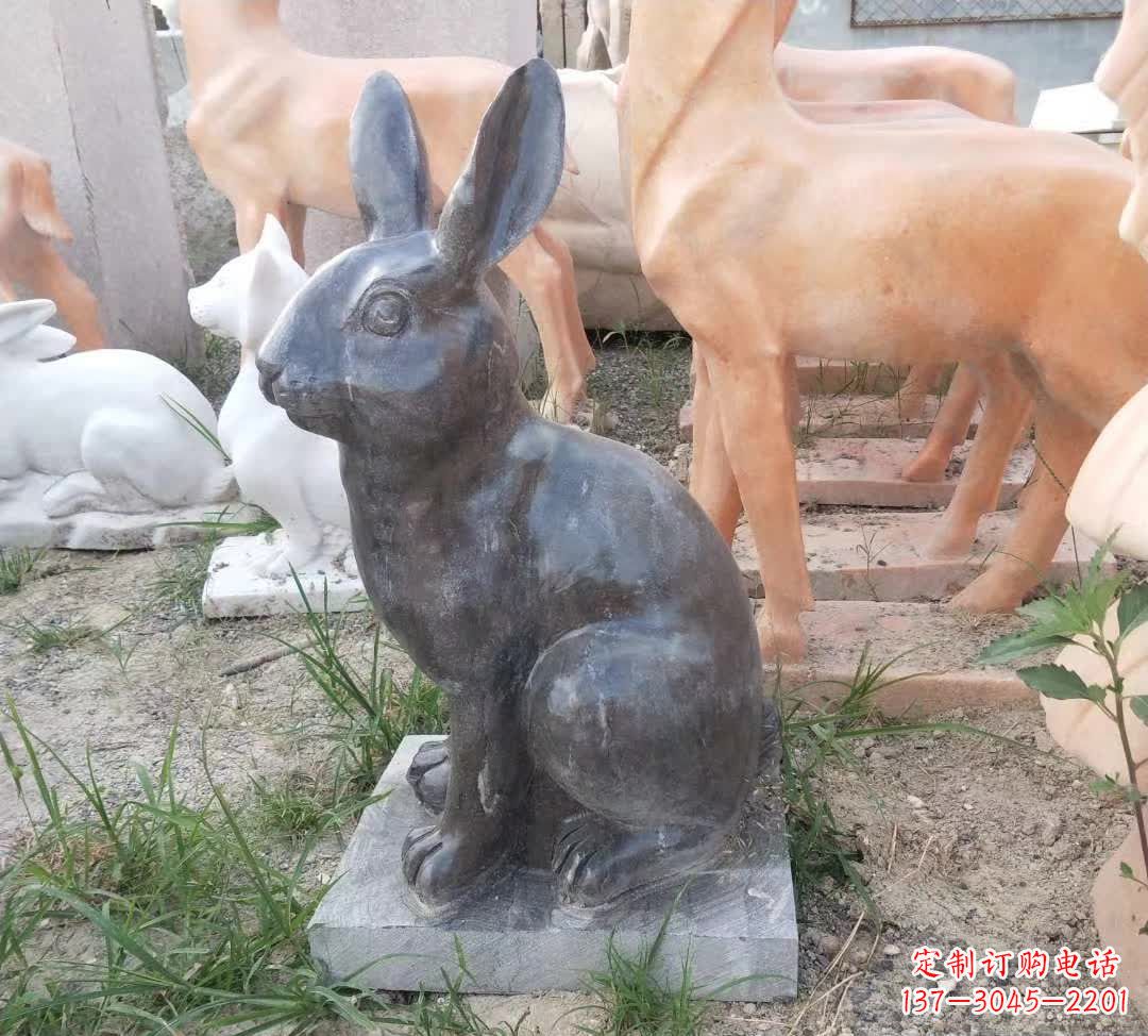 辽阳青石公园兔子雕塑,实惠的艺术装点