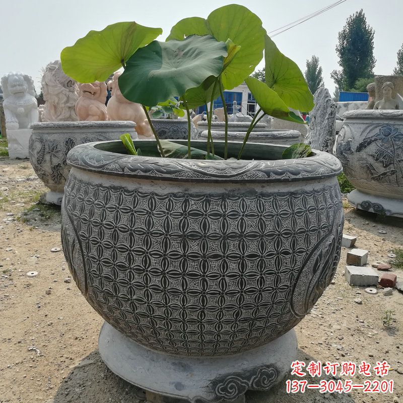 辽阳荷花鱼石雕塑,精美雕塑展现浪漫情怀