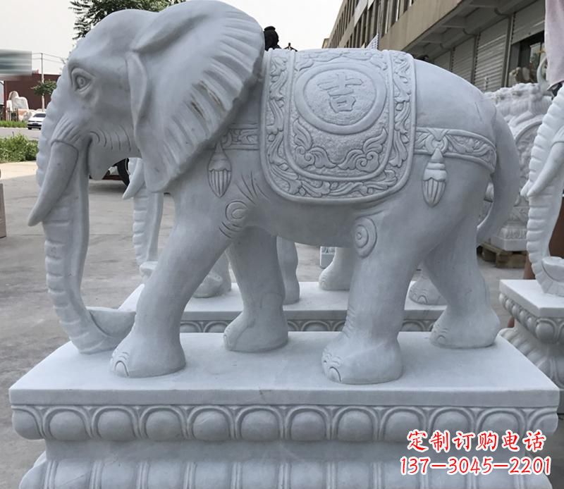 辽阳青石纳福动物大象