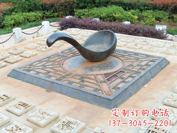 辽阳青铜司南指南针:体现传统文化的精致雕塑