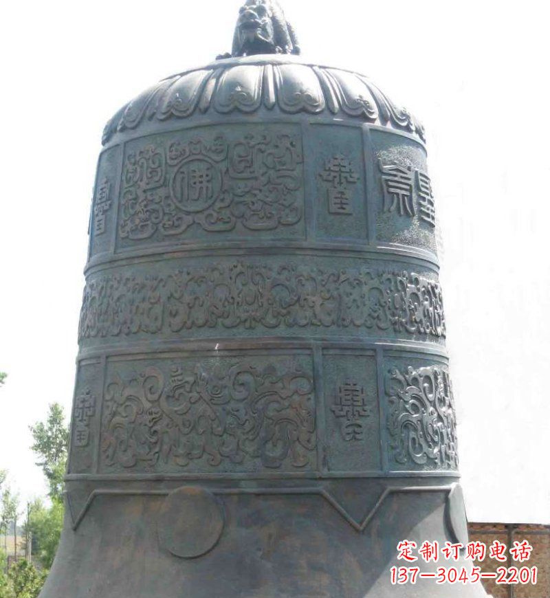 辽阳传统唢呐青铜钟雕塑,传递节日的祝福