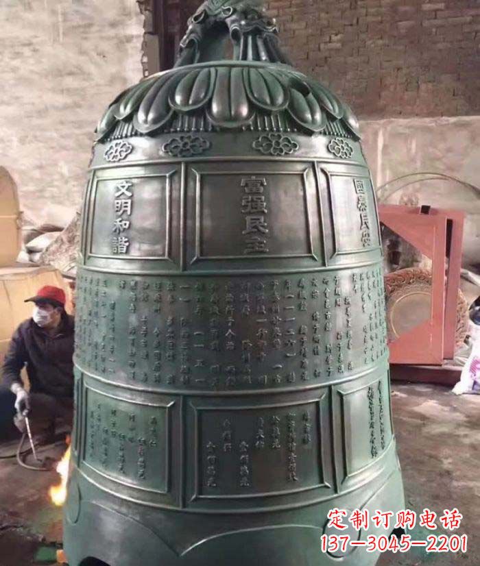 辽阳古典铜钟雕塑,装点家园