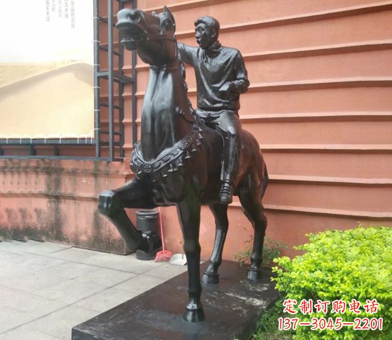 辽阳独一无二的骑马雕塑