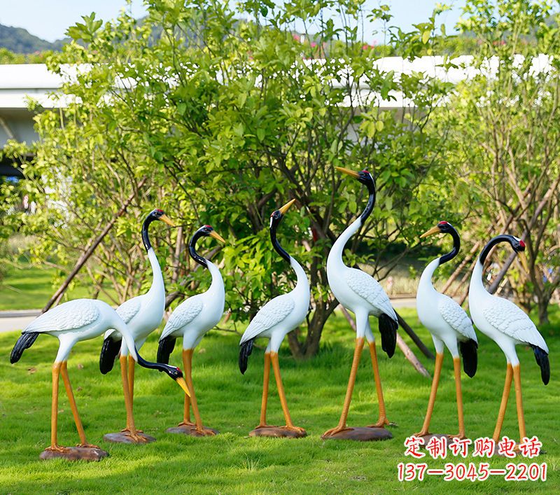 辽阳若尔盖草原仙鹤,瑰丽雕塑令人驻足