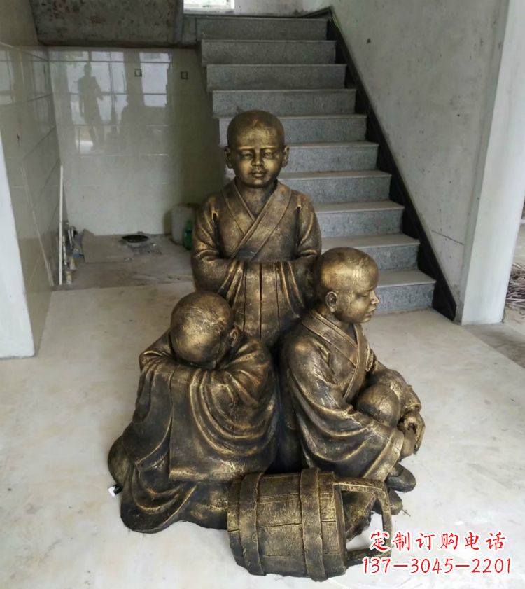 辽阳中国领雕塑推出的金色佛祖三像是一件令人惊…