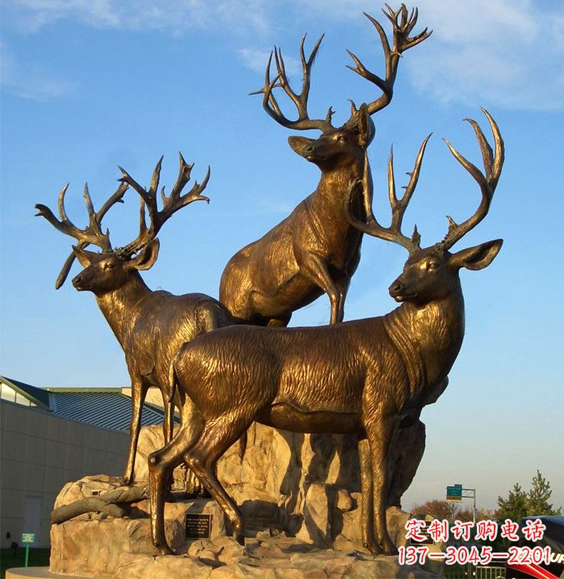 辽阳三鹿登高鹿景观铜雕,让你秀智慧雕刻艺术