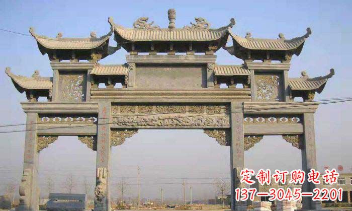 辽阳特色街角石雕牌坊精致典雅的装点