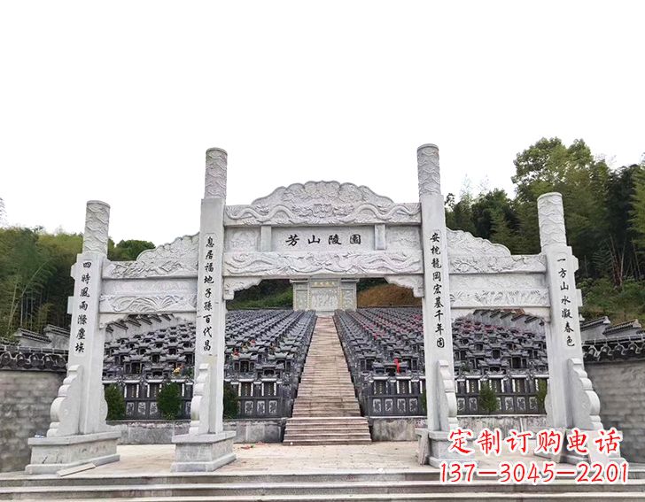 辽阳精致雕刻的三门石牌坊雕塑
