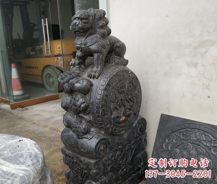 辽阳狮子抱鼓石雕刻门墩