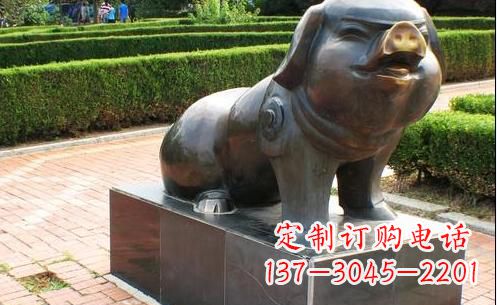 辽阳古典中国十二生肖猪铜雕塑