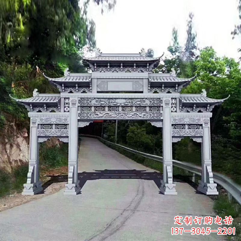 辽阳艺术品般的牌楼雕塑