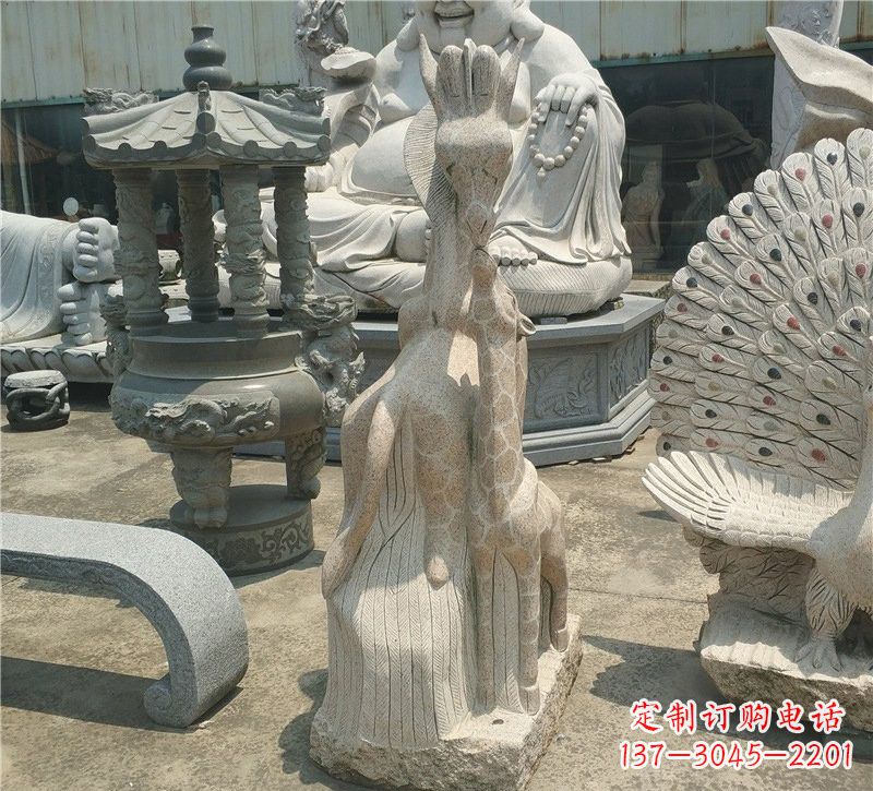 辽阳高贵优雅的长颈鹿雕塑