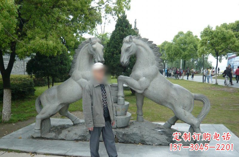 辽阳以马为主题的石雕艺术品