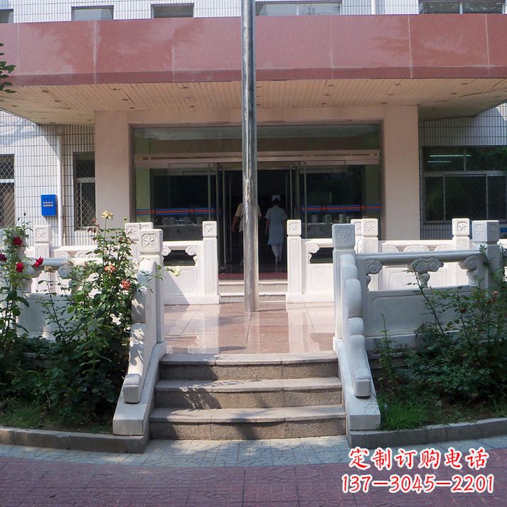 辽阳石雕校园国旗台