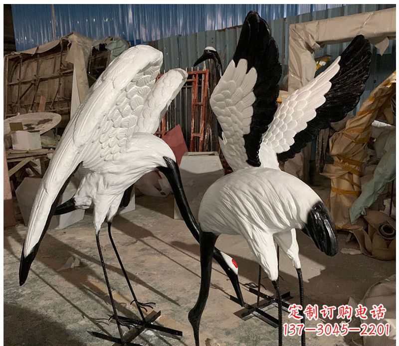 辽阳石雕展翅丹顶鹤动物雕塑
