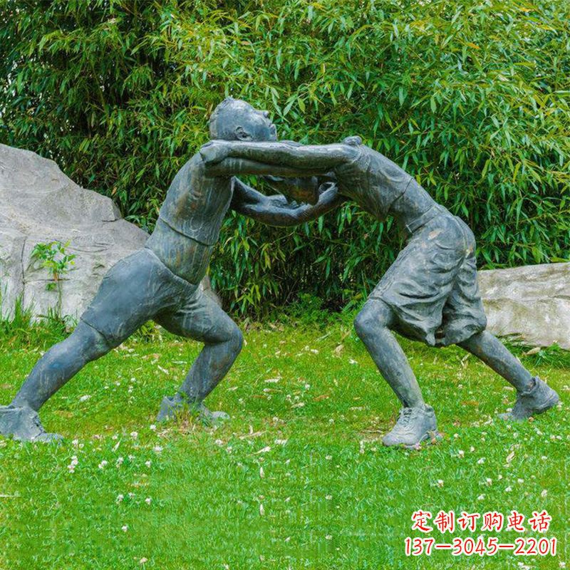 辽阳摔跤运动小孩公园草坪铜雕