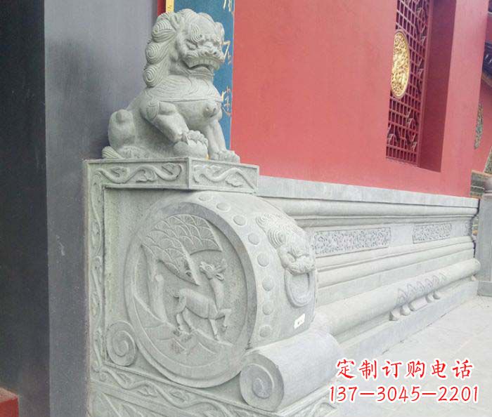 辽阳寺庙景观狮子石门墩抱鼓石
