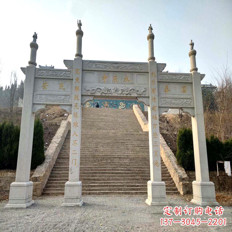 辽阳寺庙入口无楼牌坊