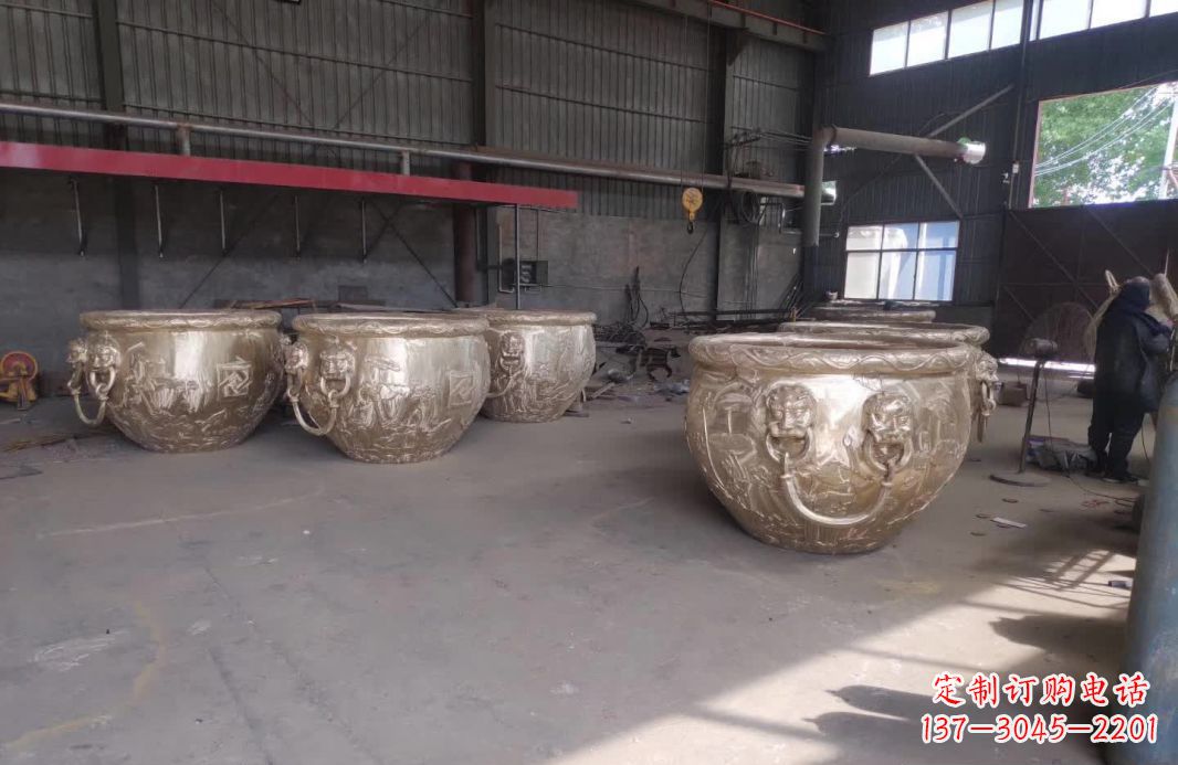 辽阳寺庙水缸铜雕塑