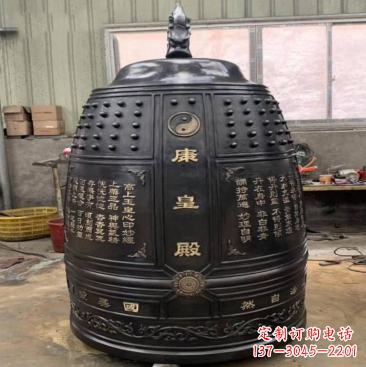 辽阳寺庙铜雕挂钟