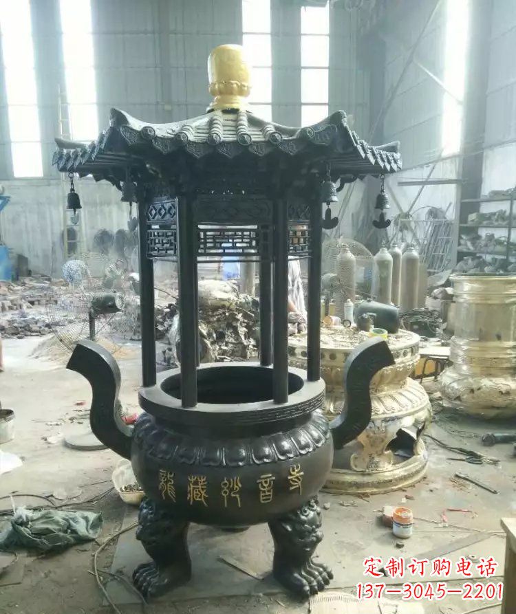 辽阳寺庙圆香炉铜雕 (2)