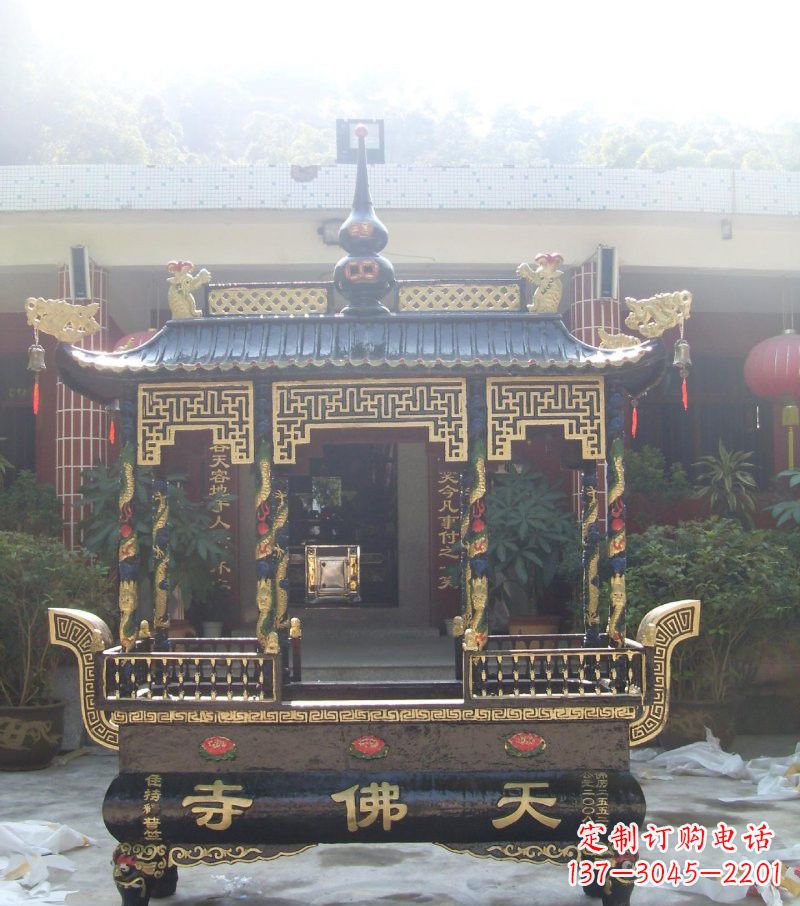 辽阳寺庙铸铜四足方形带顶香炉
