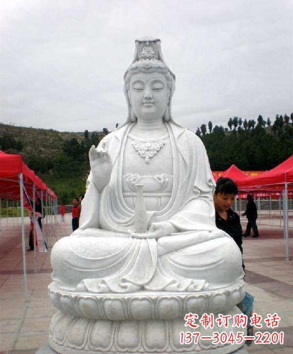辽阳寺庙坐式观音雕像