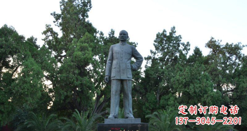 辽阳孙近代名人铜雕_1