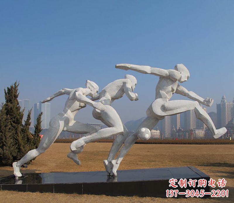 辽阳踢足球不锈钢运动雕塑