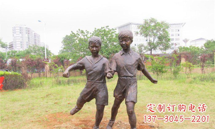 辽阳踢足球公园人物铜雕 (2)