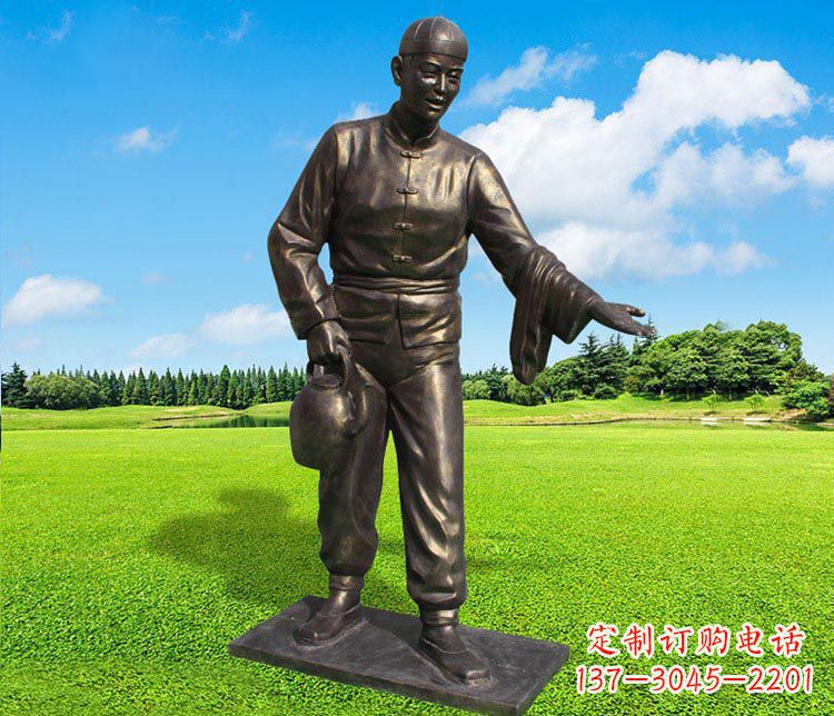 辽阳提茶壶的店小二铜雕