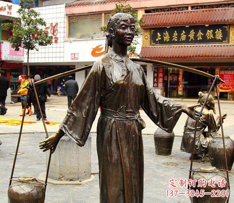 辽阳挑着罐子的古代女人铜雕