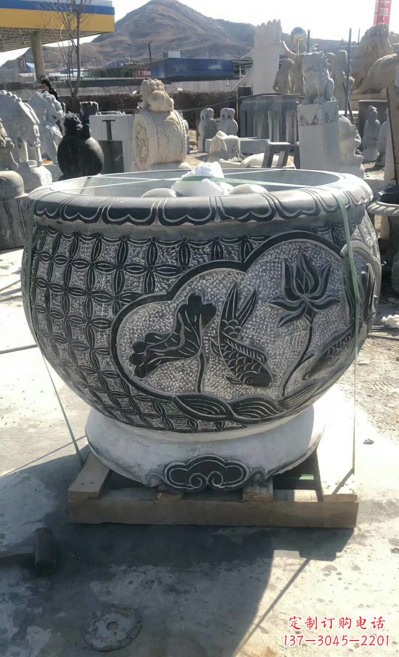 辽阳庭院圆形石浮雕水缸