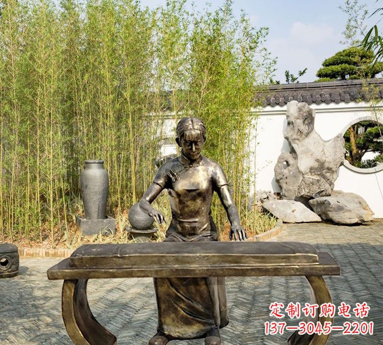 辽阳铜雕弹古筝人物