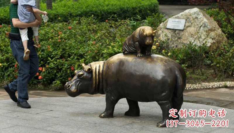 辽阳铜雕母子河马