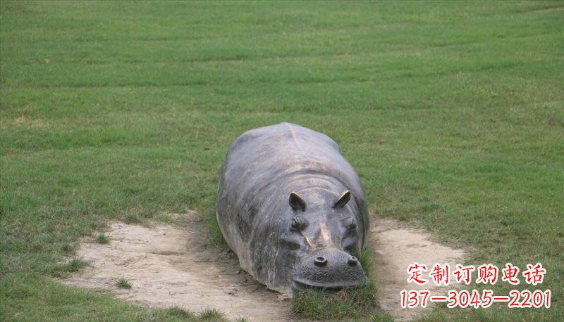 辽阳铜雕趴着的河马