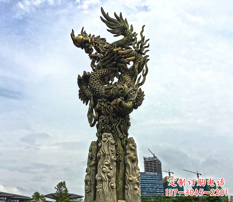 辽阳铜雕盘龙柱