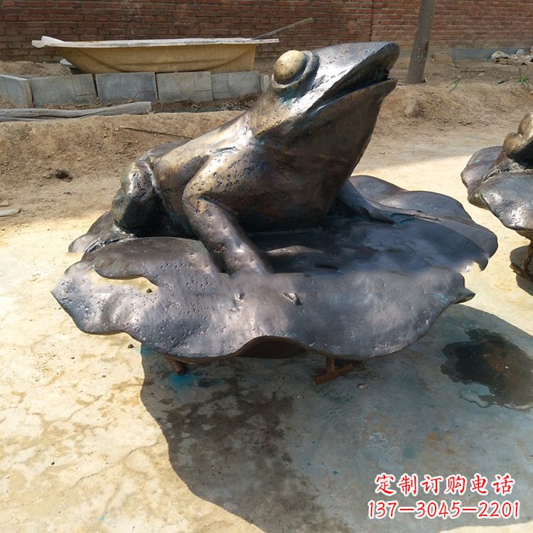 辽阳铜雕青蛙喷水雕塑