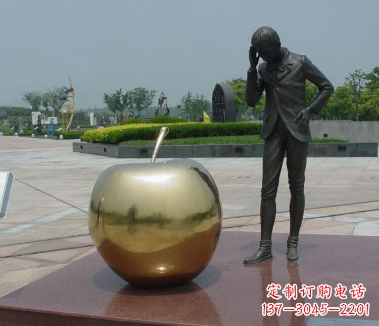 辽阳铜雕西方人物和苹果